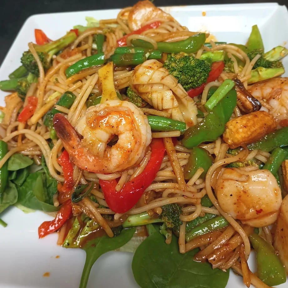 17. Pad Cha Spaghetti Seafood (Shrimp, Scallops, Mussels & Calamari).