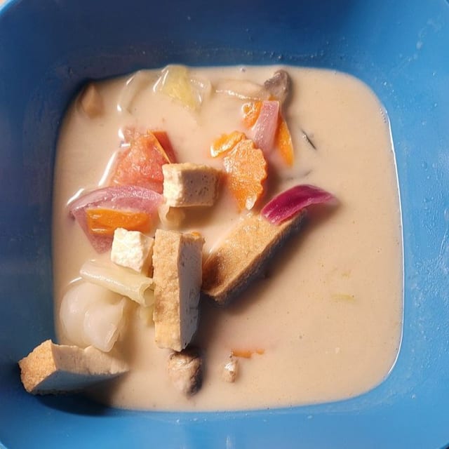 Tom Kha.