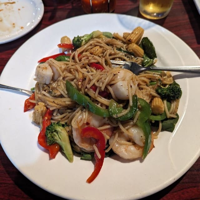 Pad Cha Spaghetti Seafood (Shrimp, Scallops, Mussels & Calamari).